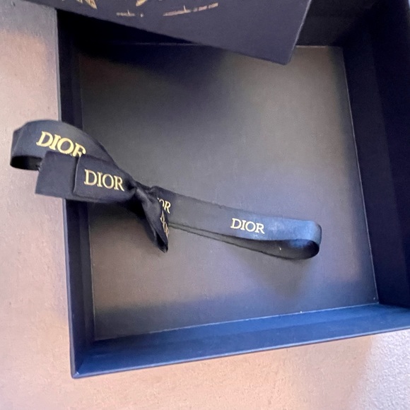 Dior holiday boxes with ribbons - Picture 8 of 12